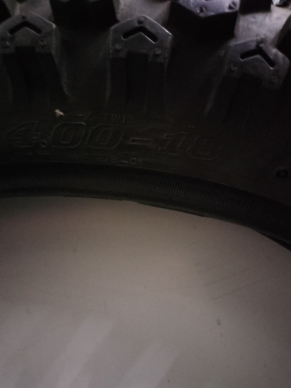 Neumático Cougar 4.00-18 - Imagen 4