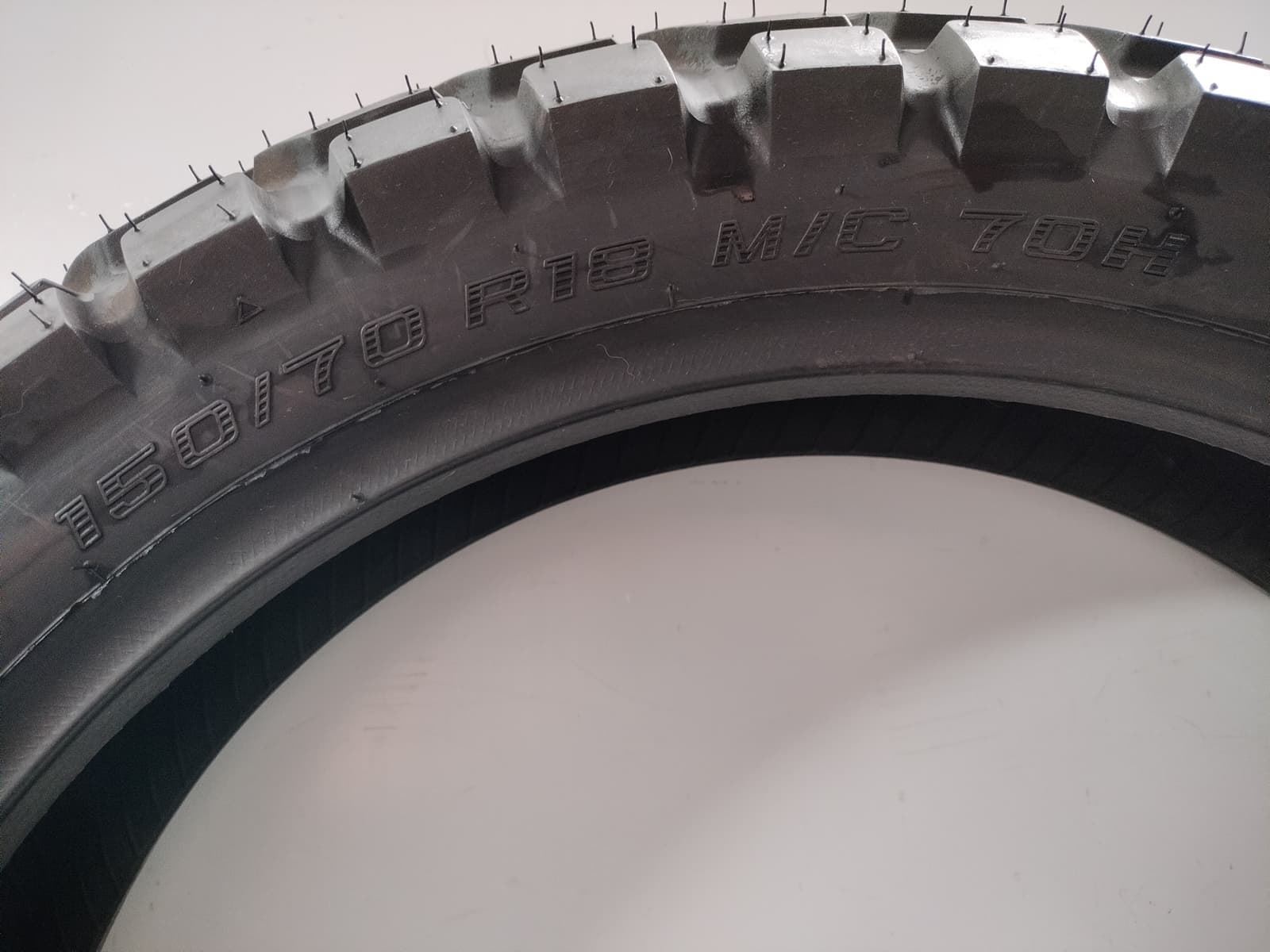 Neumático Golden Tyre GT201 150/70 R18 70H - Imagen 3