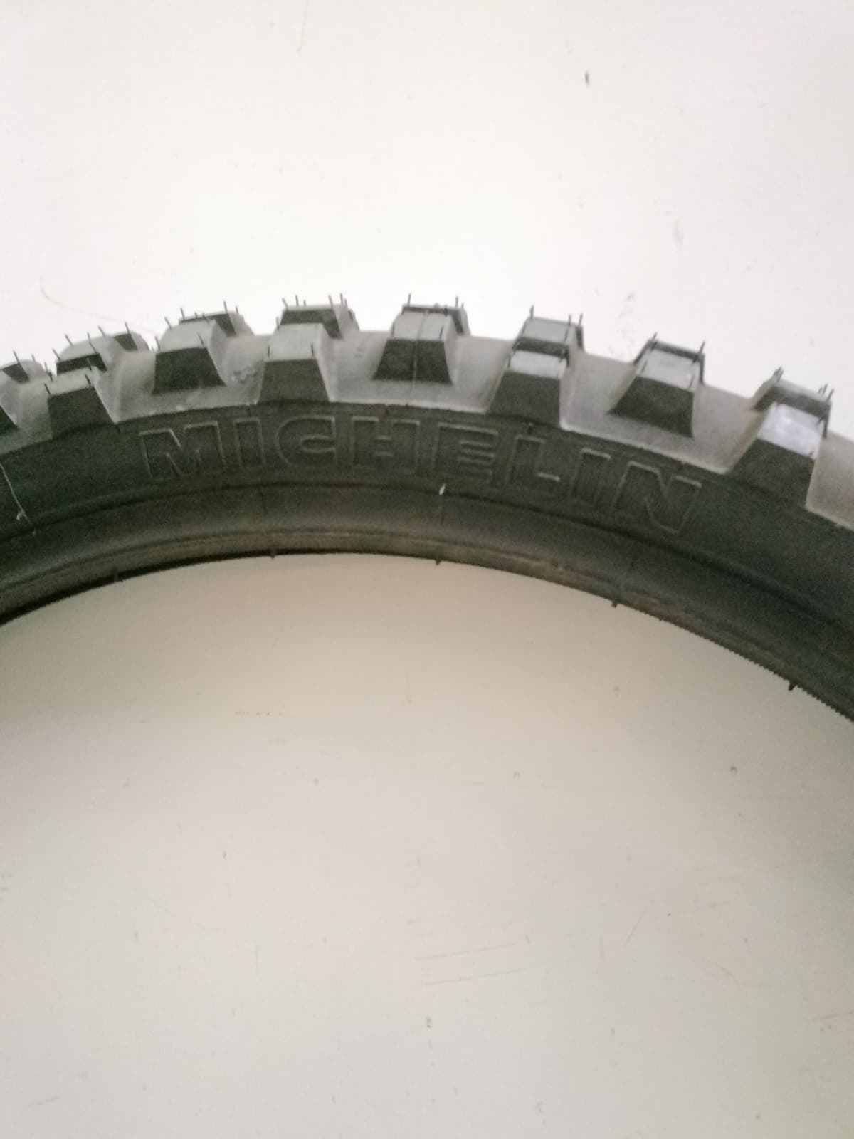 Neumático Michelin T63 80/90-21 - Imagen 1